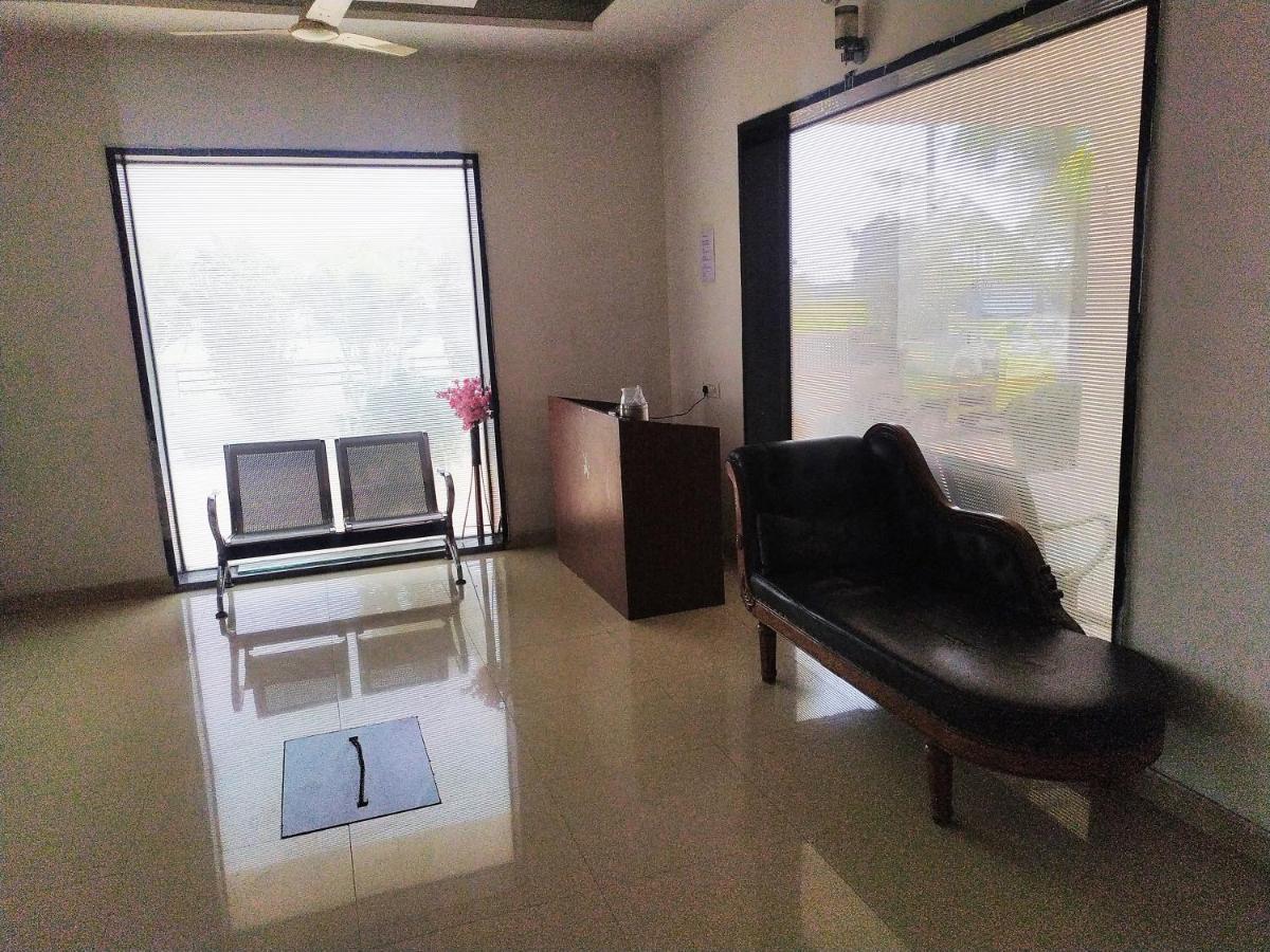 Hotel Wayfare Shirdi Buitenkant foto