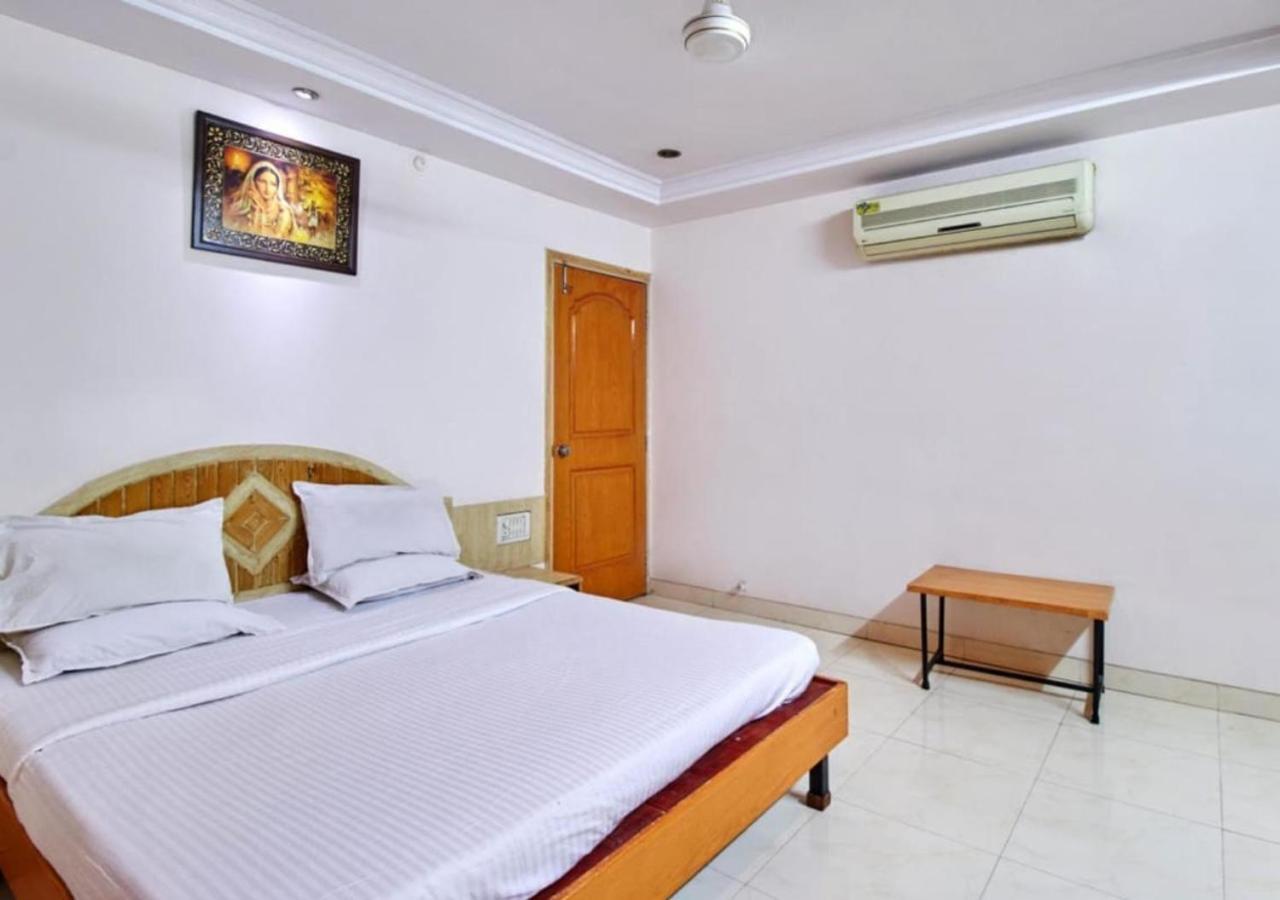 Hotel Wayfare Shirdi Buitenkant foto