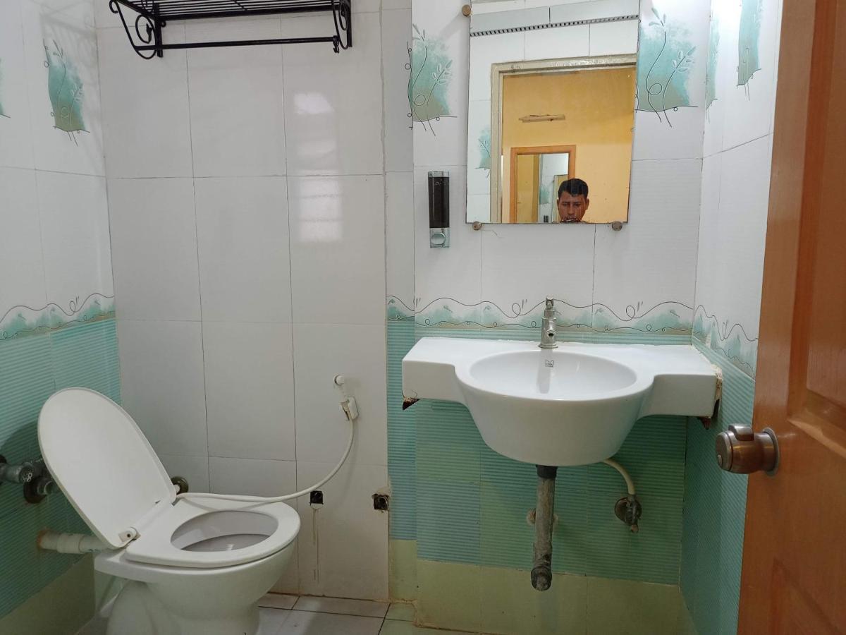 Hotel Wayfare Shirdi Buitenkant foto